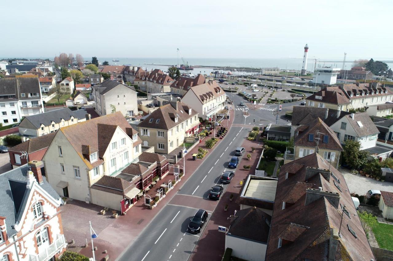 Hotel-Restaurant Le Normandie リュック・シュル・メール エクステリア 写真